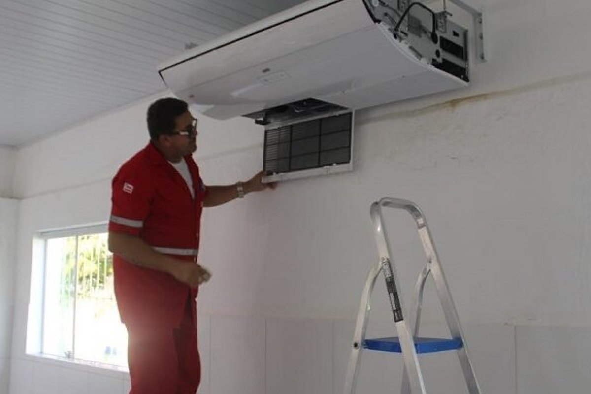 Prefeitura de Eunápolis inicia processo de climatização em escolas da rede municipal