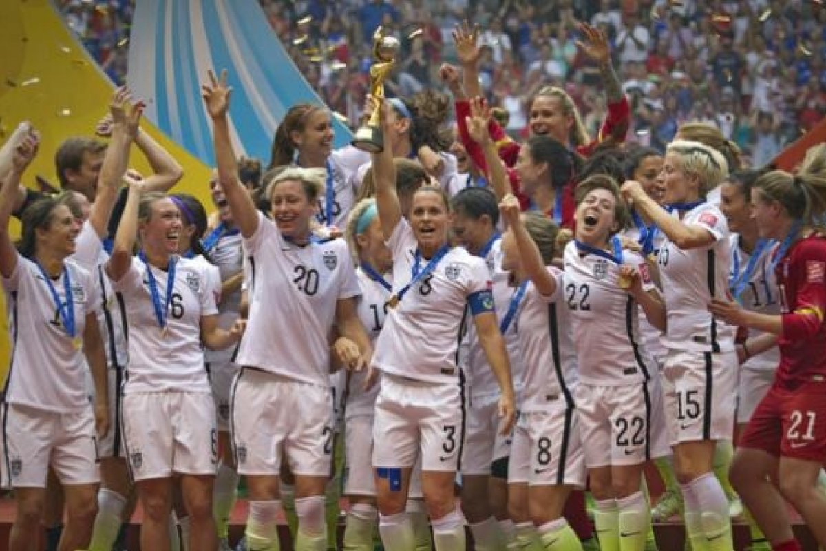 EUA: homens e mulheres terão os mesmos salários no futebol