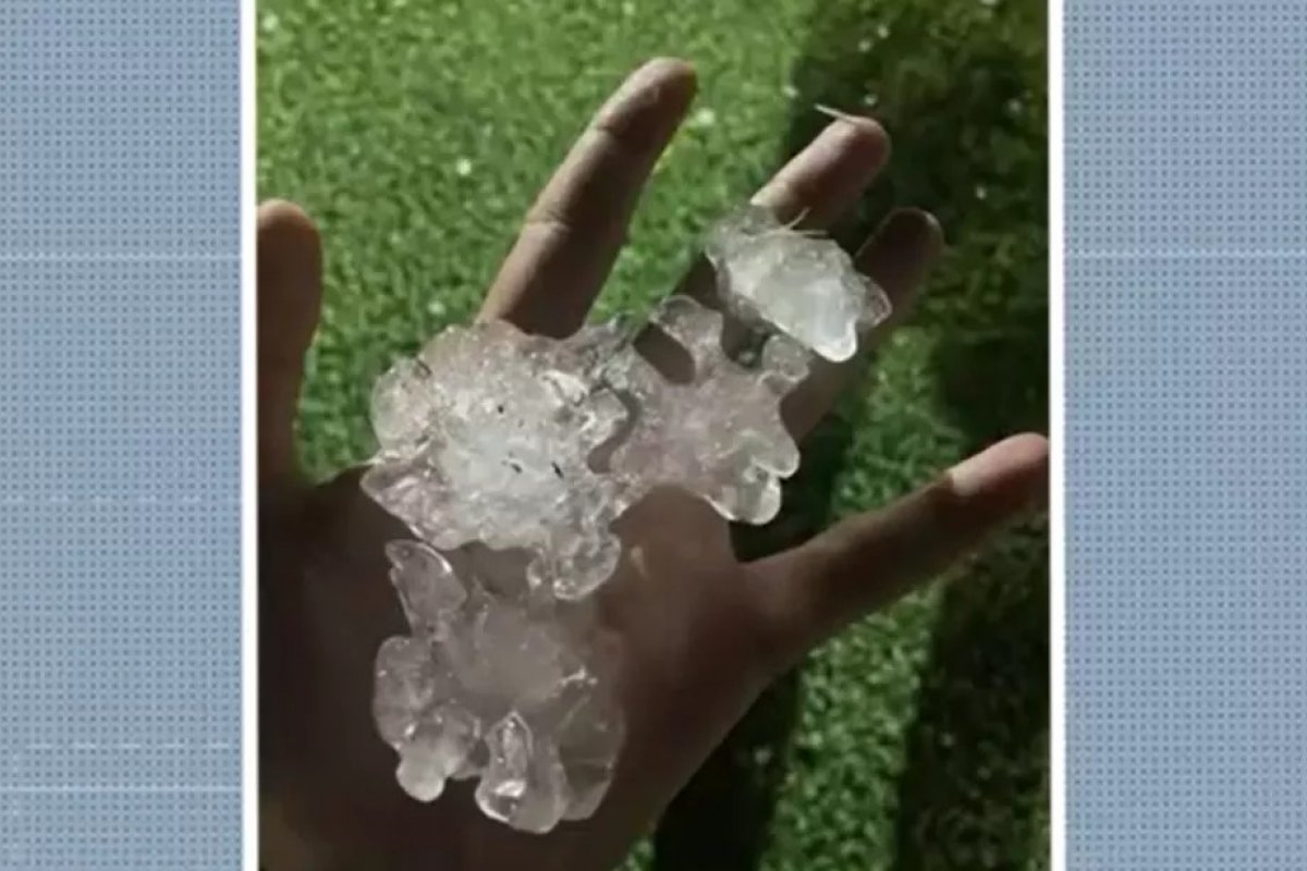 Cidade é atingida por chuva de granizo, no extremo sul da Bahia