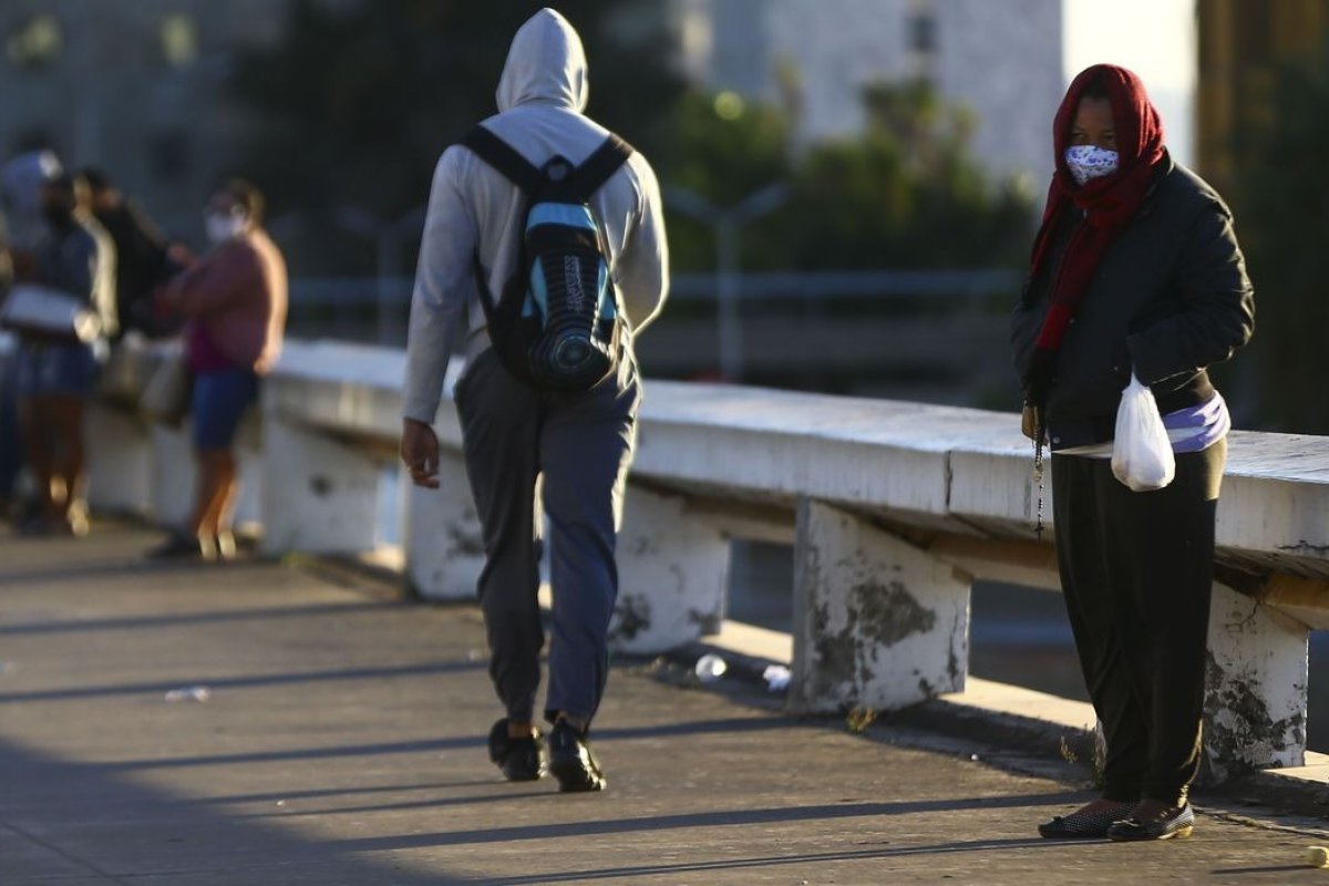 Inmet faz alertas sobre os riscos à saúde da onda de frio no Brasil