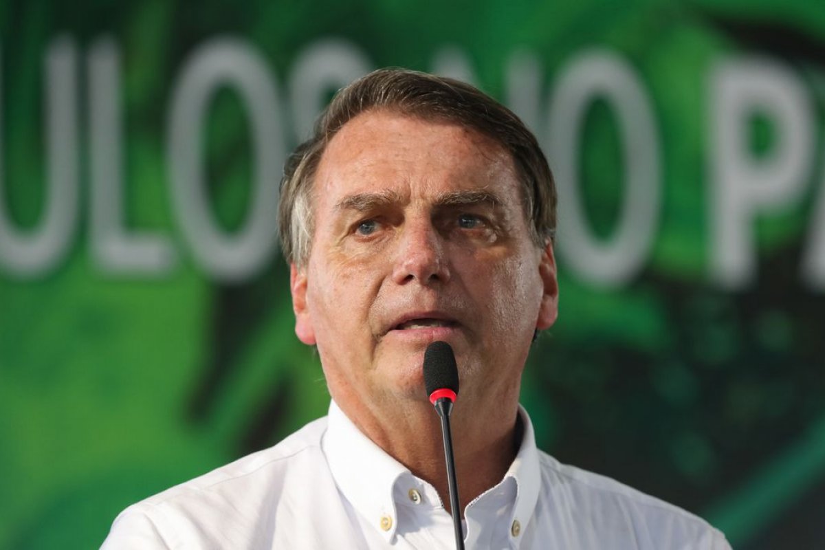 Bolsonaro sanciona PL que prevê pagamento fixo de R$ 400 do Auxílio Brasil