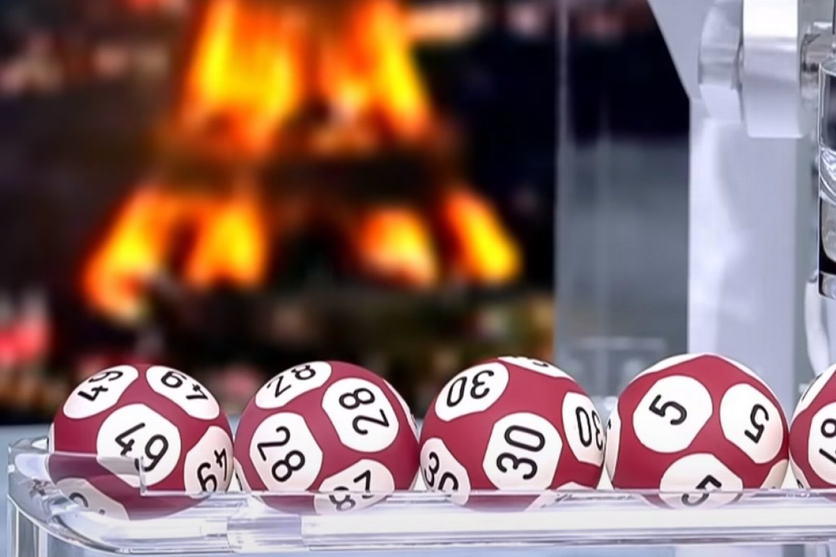 Casal leva maior prêmio da história da loteria britânica e fatura R$ 1 bilhão