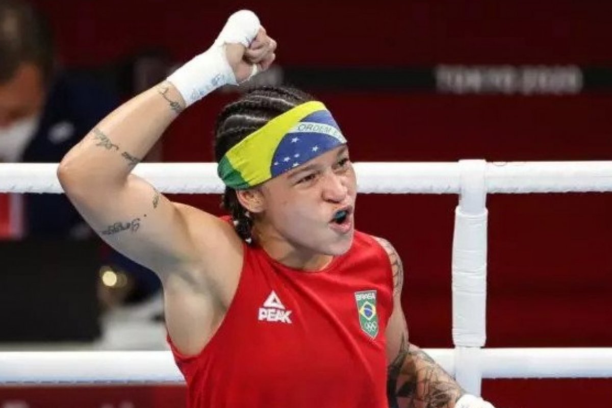 Bia Ferreira vence italiana e avança à final do Mundial de Boxe