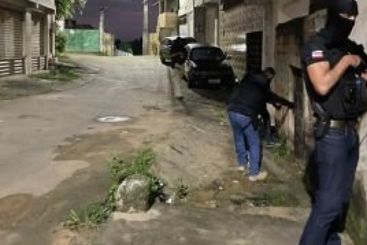 Sete criminosos são presos e quatro morrem em confronto com a polícia em Salvador e RMS