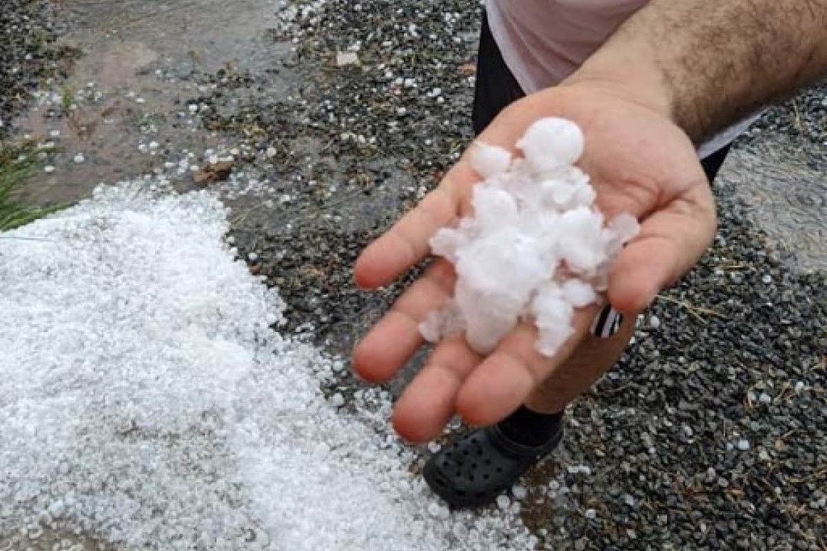 Cidade no baixo-sul da Bahia é atingida por chuva de granizo