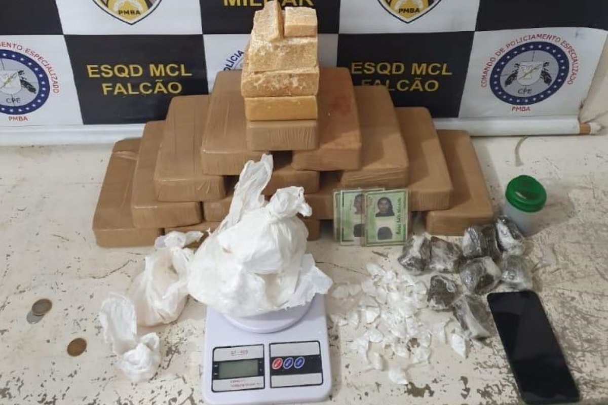 Quarteto é preso com cerca de 20 quilos de drogas