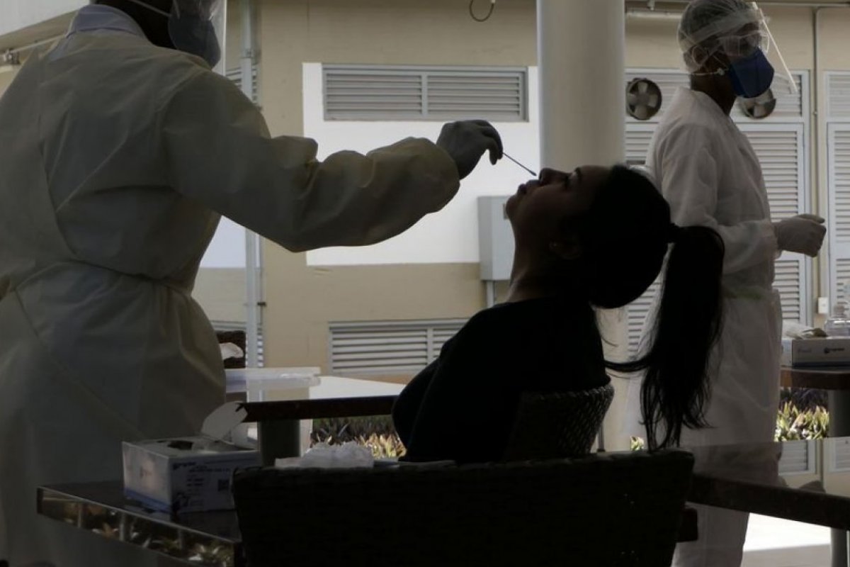 Covid-19: taxa de positividade de testes passa de 8,5% para 23,6% em um mês