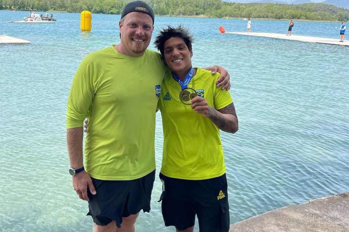 Baiana Ana Marcela leva ouro na prova de natação em águas abertas na Espanha