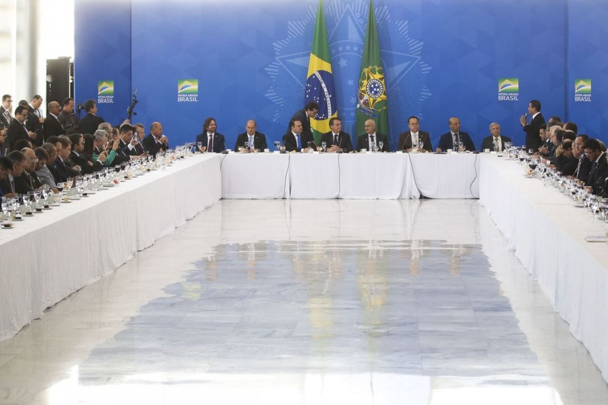 Bancada evangélica alcança 80% dos partidos na Câmara, diz pesquisa