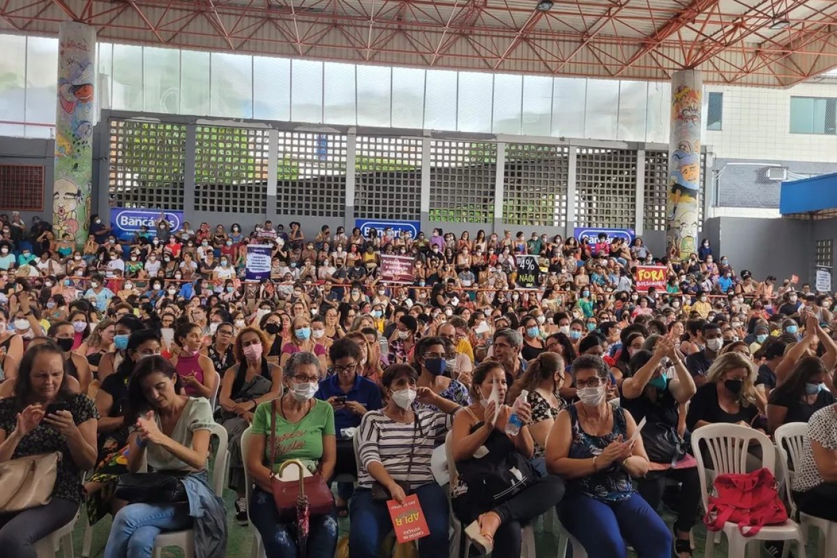 Greve dos professores chega ao 5º dia em Salvador