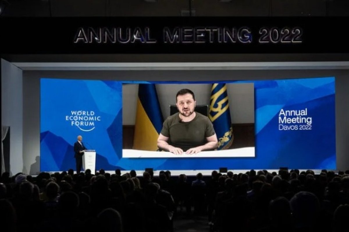 'É preciso que haja um precedente de punição aos agressores', diz Zelensky em Fórum Econômico