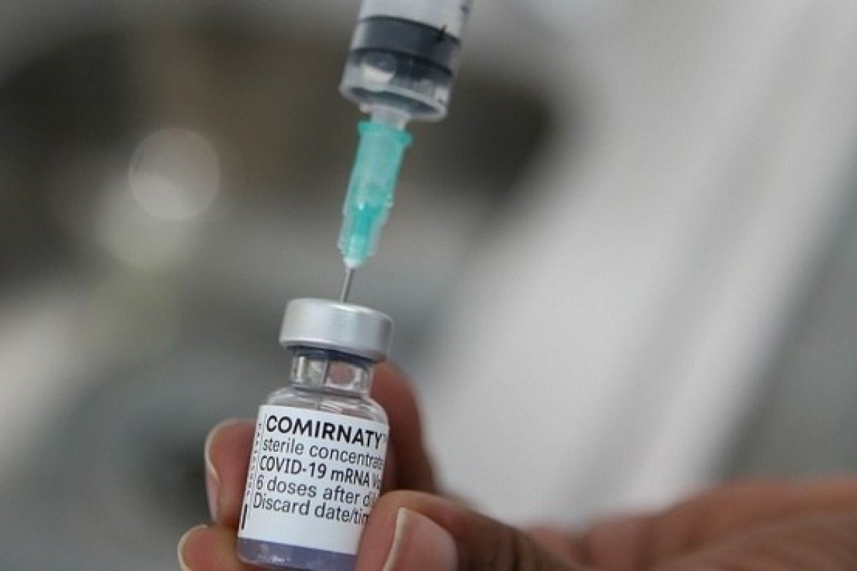 Pfizer afirma que 3 doses contra covid-19 apresenta boa resposta em menores de 5 anos