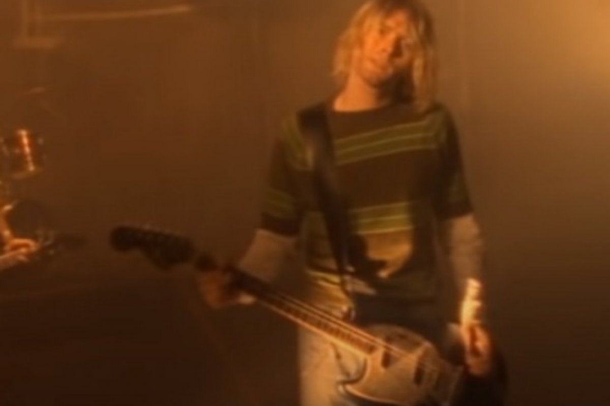 Guitarra azul de Kurt Cobain é vendida por R$ 22 milhões em leilão