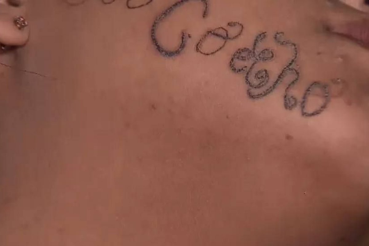 Jovem de 18 anos desaparece e é encontrada com nome do ex-namorado tatuado no rosto