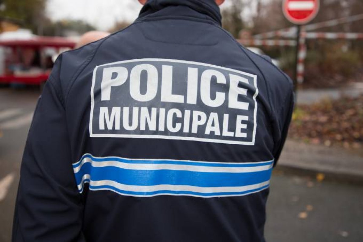 Suspeito de atirar contra uma mesquita na França, disse que tinha objetivo de "vingar" incêndio de Notre-Dame