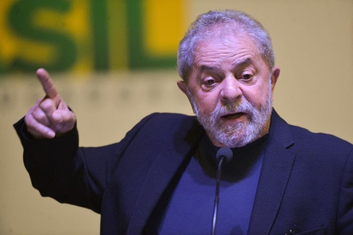 Lula faz primeira reunião geral de campanha e admite falhas nas redes sociais