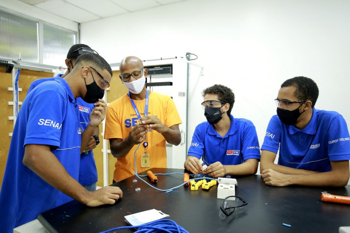 Bahia precisa qualificar 350 mil trabalhadores em ocupações industriais até 2025