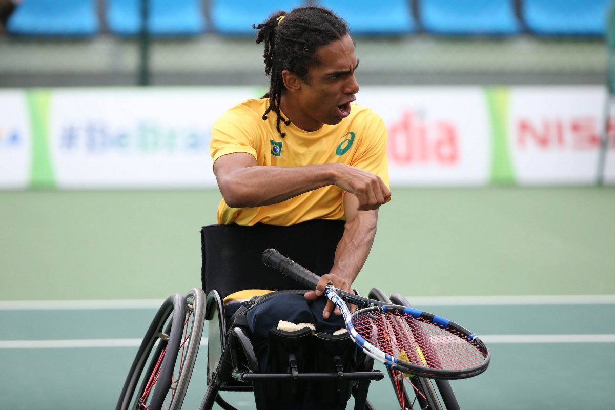 Ymanitu Silva disputa torneio Roland Garros na categoria Quad do tênis em cadeira de rodas.
