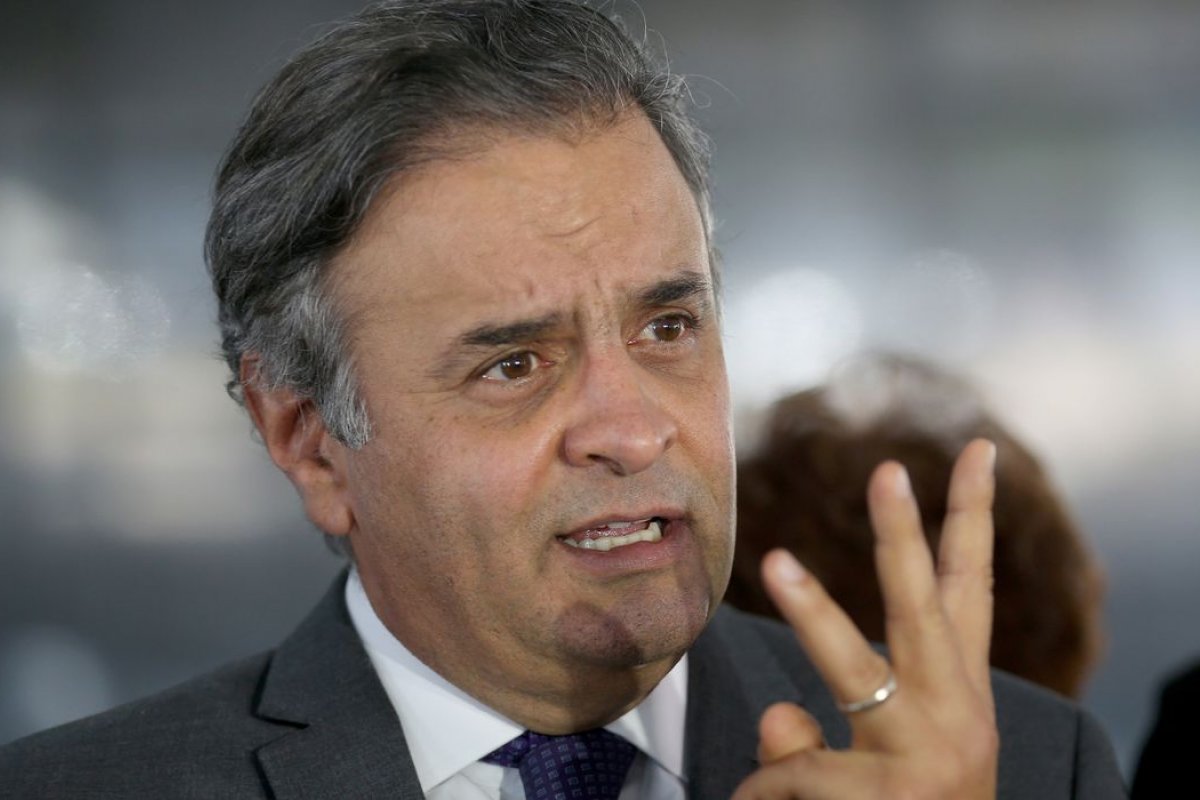 Aécio Neves quer que PSDB invista em candidatura própria