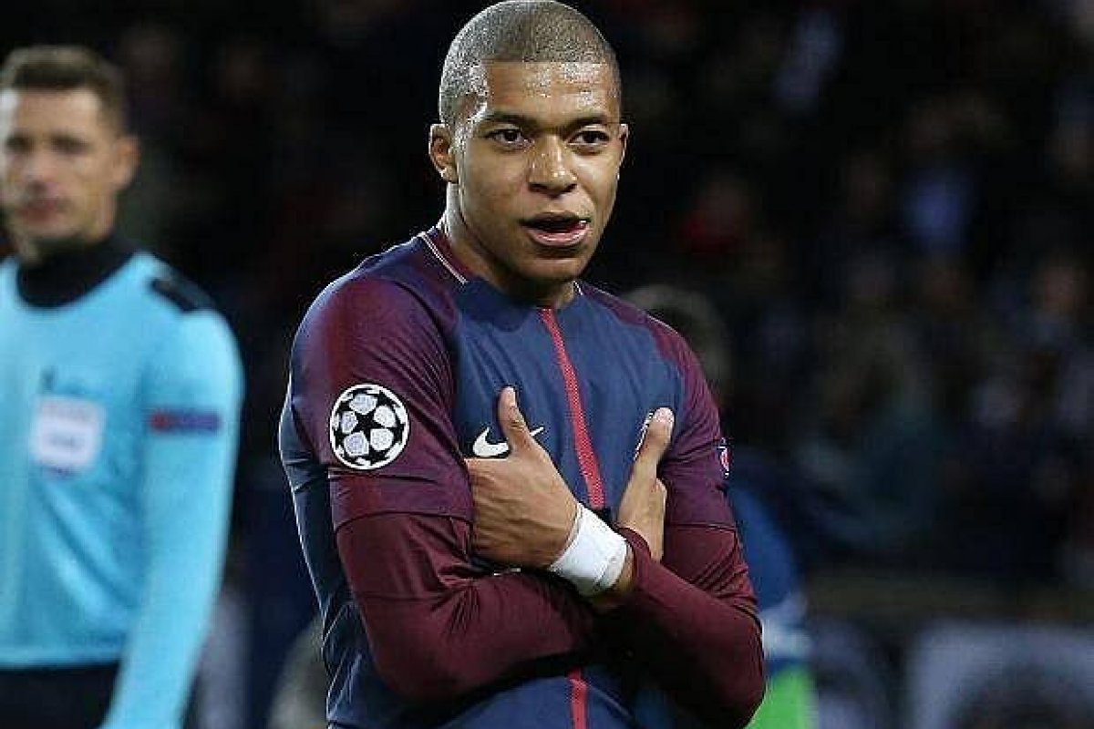 Após renovação de contrato com o PSG, Mbappé embolsa o maior salário do futebol mundial