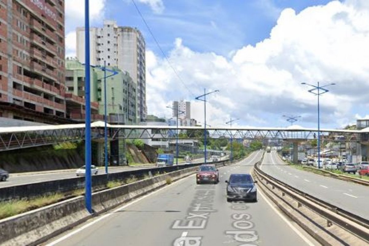 Salvador: homem é baleado em passarela na Avenida Heitor Dias