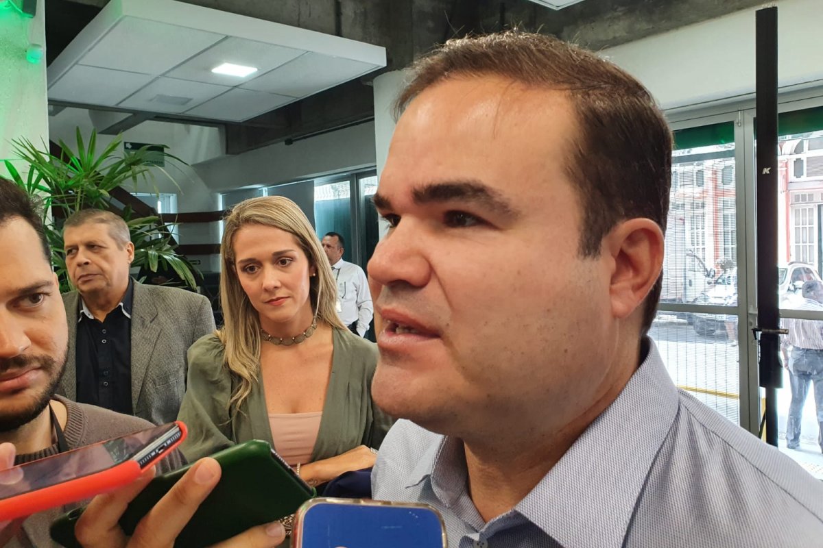 "Não está no nosso radar contato com o presidente", diz Cacá Leão sobre Bolsonaro e Neto