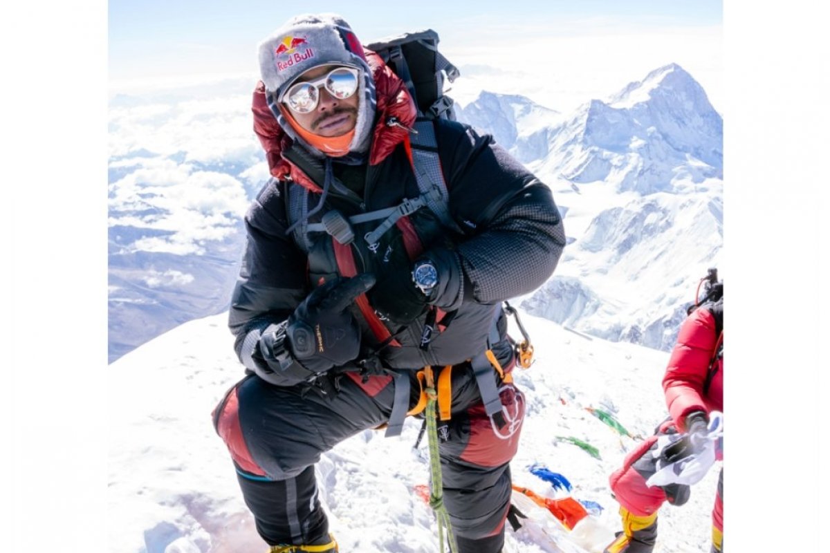 Alpinista Nimsdai Purja escala o Everest para testar o relógio Montblanc 1858 Geosphere Zero Oxigênio e conquista dois novos recordes!