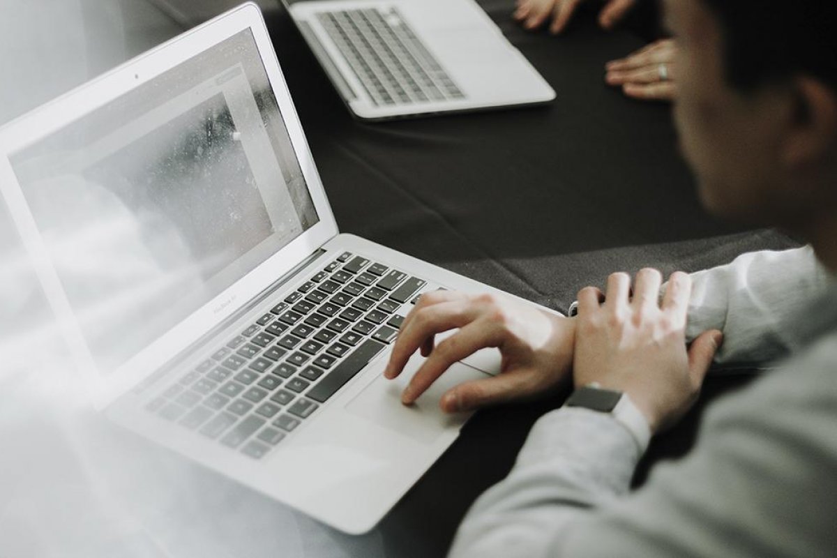 Brasileiros passam 91 horas por semana na internet, diz pesquisa