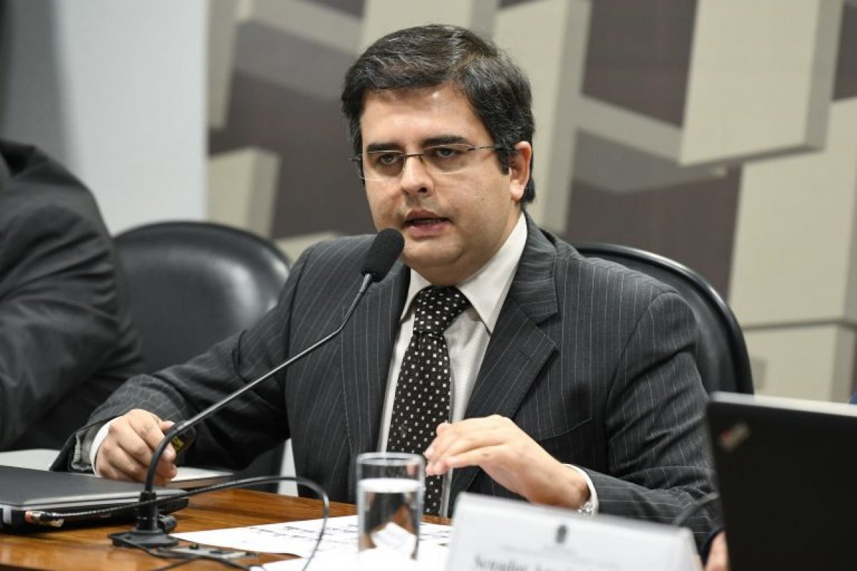 Especialista alerta sobre manipulação virtual nas próximas eleições