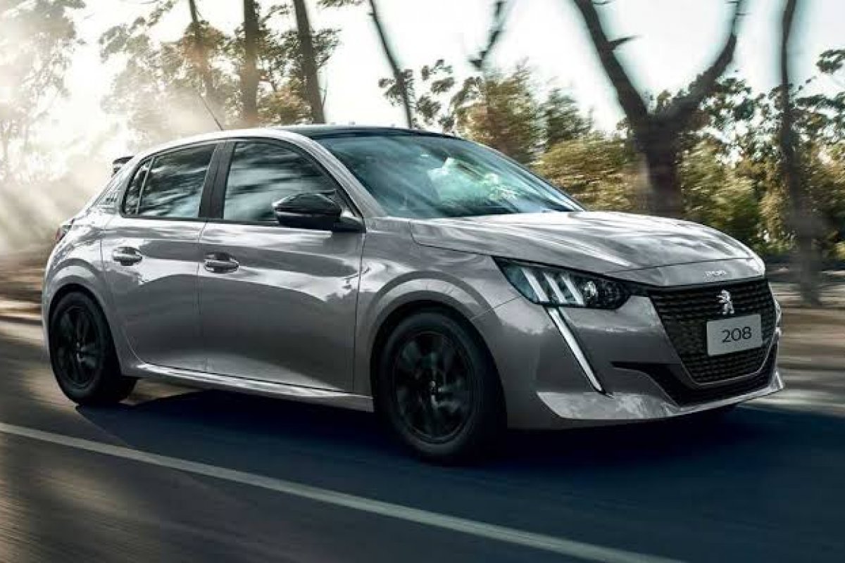 Peugeot 208 chega à linha 2023 com opção de motor 1.0 do Fiat Argo