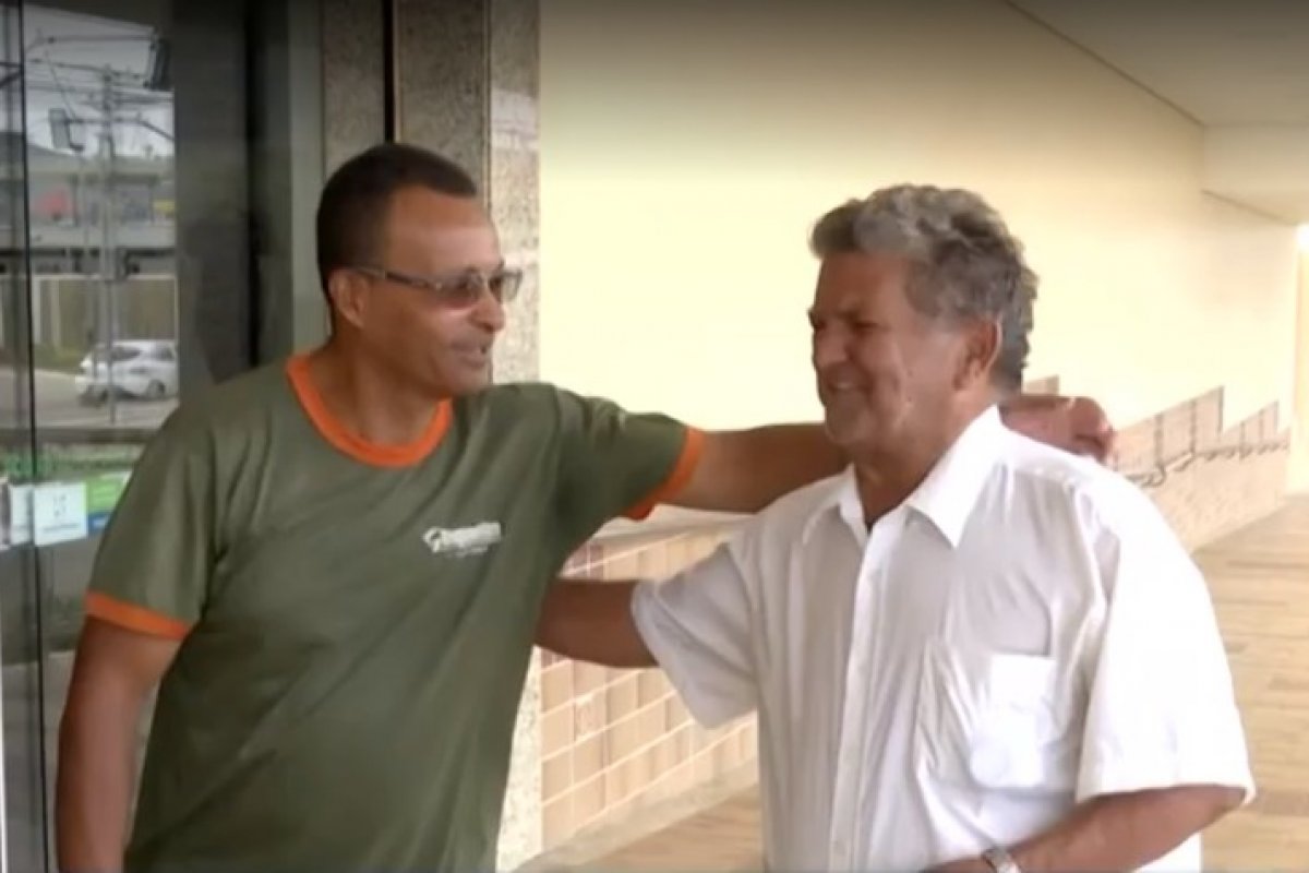 Homem encontra três cheques de R$ 11 mil e procura dono