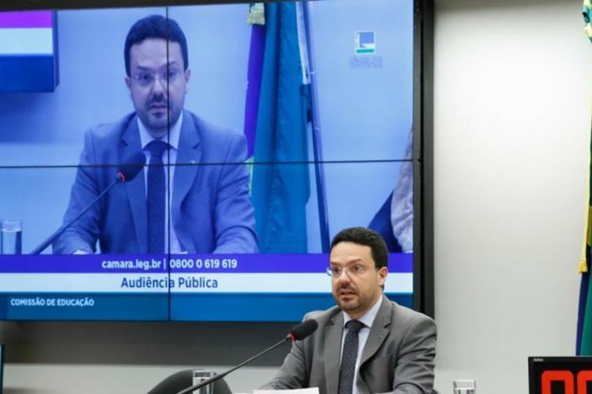 "Nunca recebi influência de pastor", diz presidente do FNDE