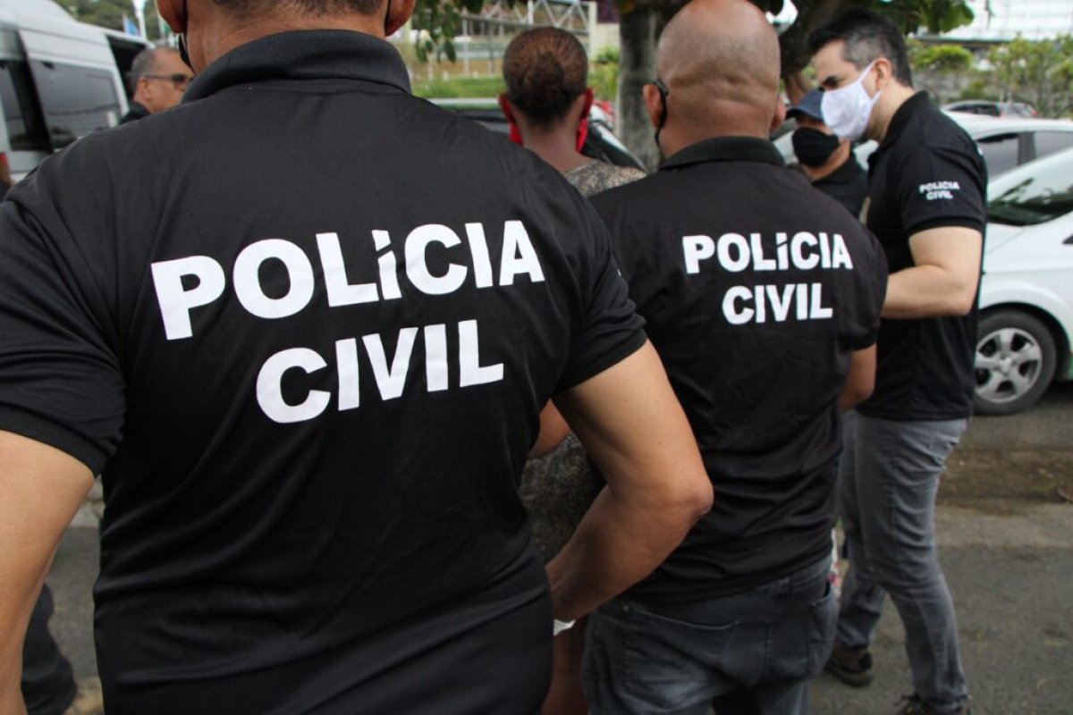 Dois homens são detidos em operação contra roubo e tráfico de drogas, em Salvador