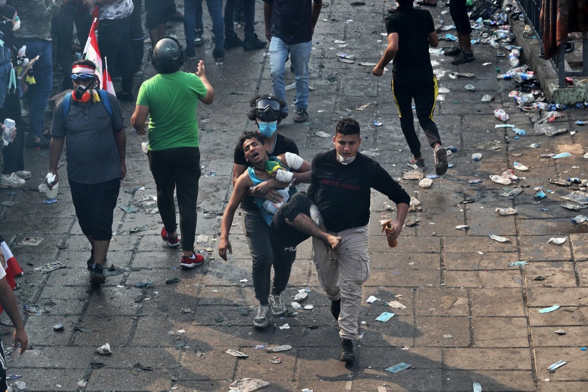Atiradores mascarados abrem fogo contra manifestantes no Iraque