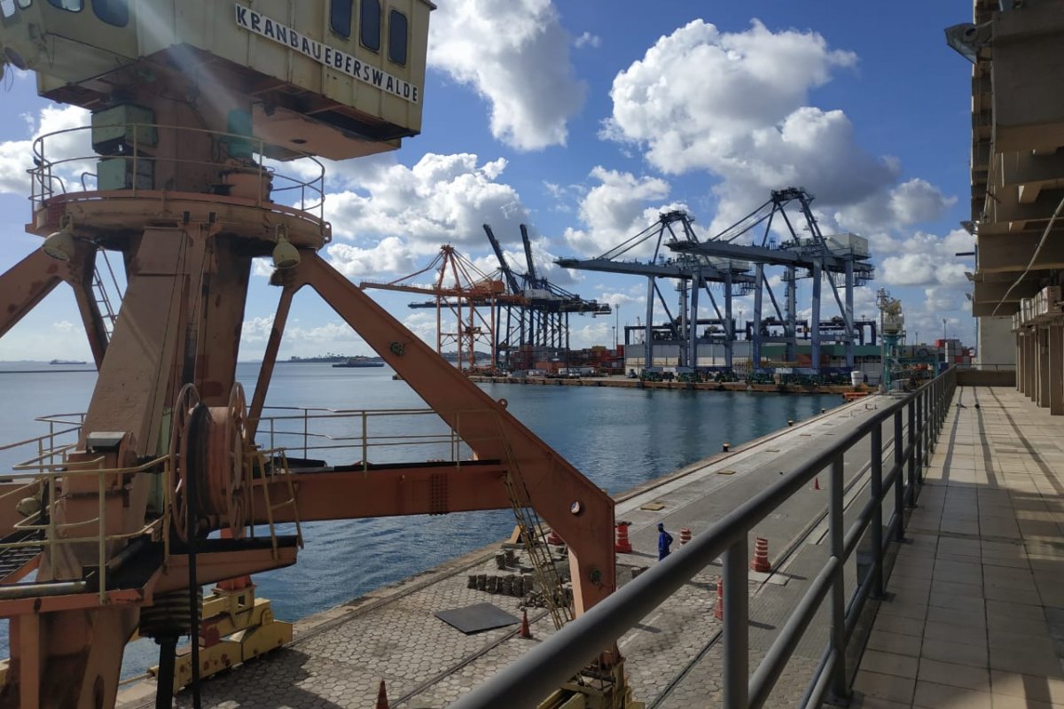 Justiça ordena retomada das obras de ampliação no porto de Salvador
