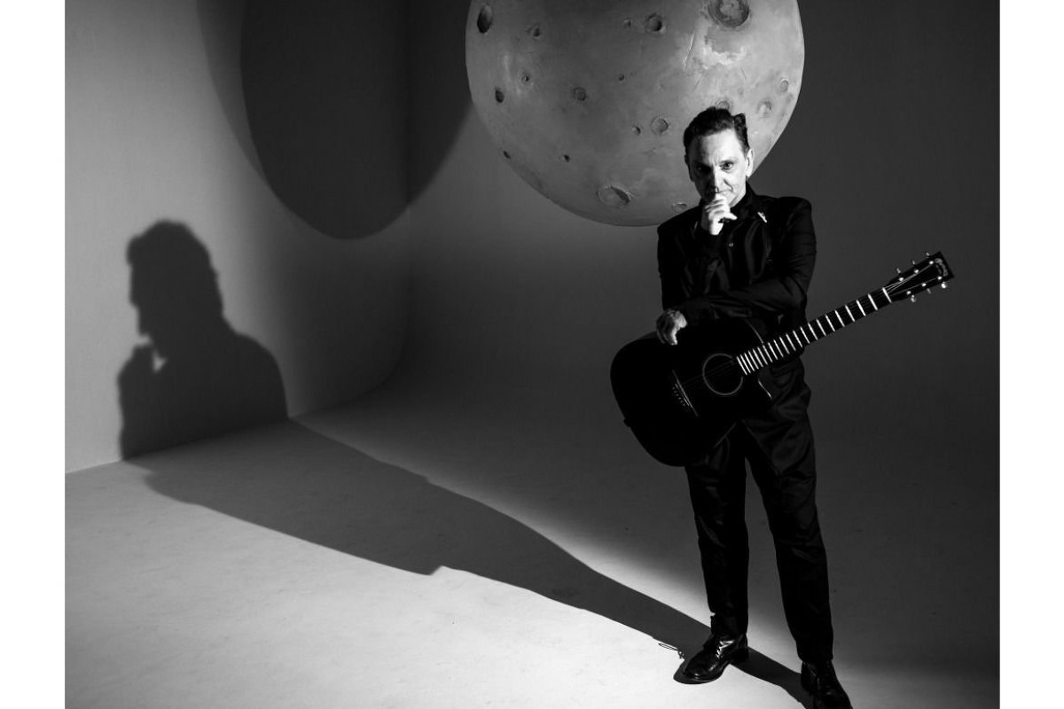 Acaba de sair o novo álbum do Paulo Miklos, ex-vocalista do Titãs!