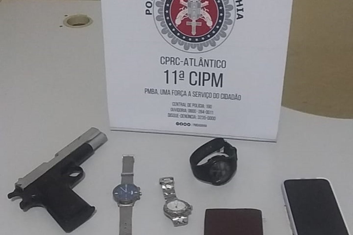 Polícia Militar detém homem e apreende dois adolescentes com pistola falsa na Graça