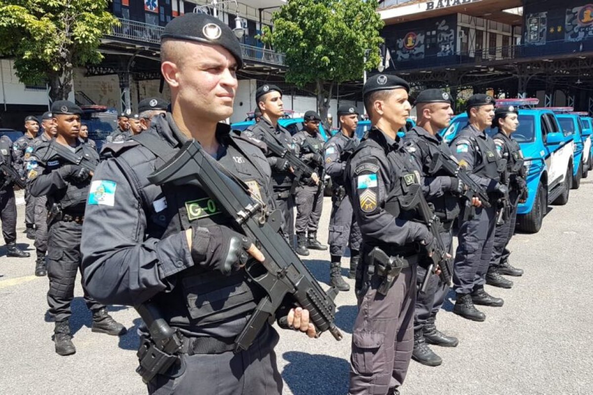 Policiais do Rio de Janeiro começam a usar câmeras nos uniformes na segunda (28)