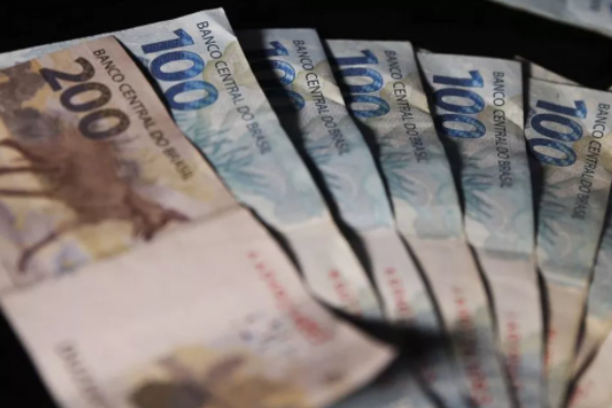 Saque extraordinário de R$ 1 mil do FGTS poderá ser retirado a partir de quarta-feira (1º)