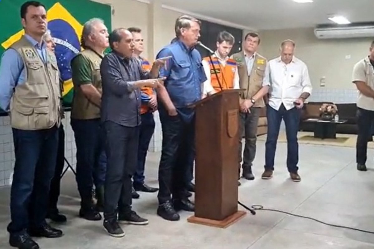 'Estamos tristes e manifestamos nosso voto de pesar', diz Bolsonaro sobre tragédia em Recife