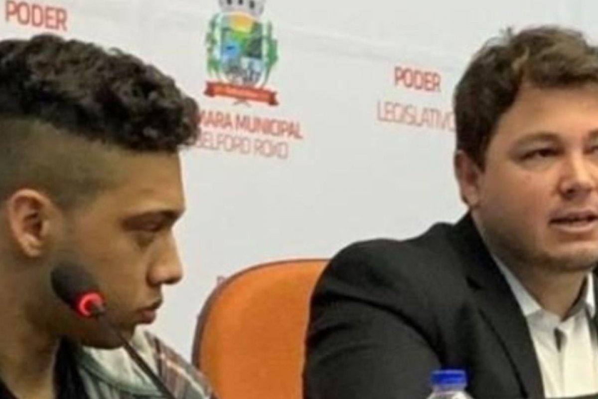 Peritos examinam carro do ex-assessor de Gabriel Monteiro nesta segunda-feira (30)