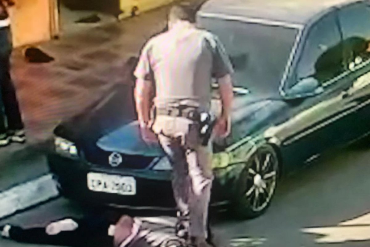 Policial Militar que pisou em pescoço de mulher negra será julgado por quatro crimes