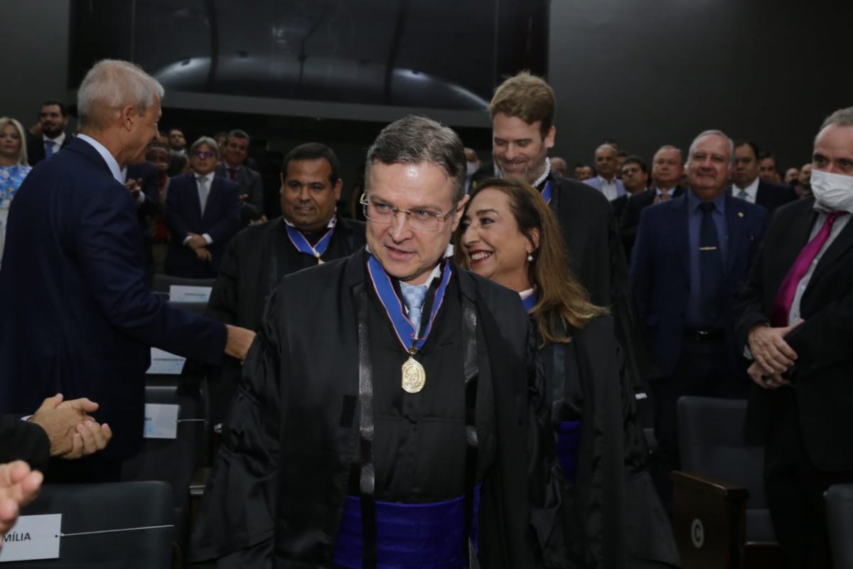 Vídeo: juiz Pedro Rogério Castro Godinho toma posse como desembargador efetivo do TRE