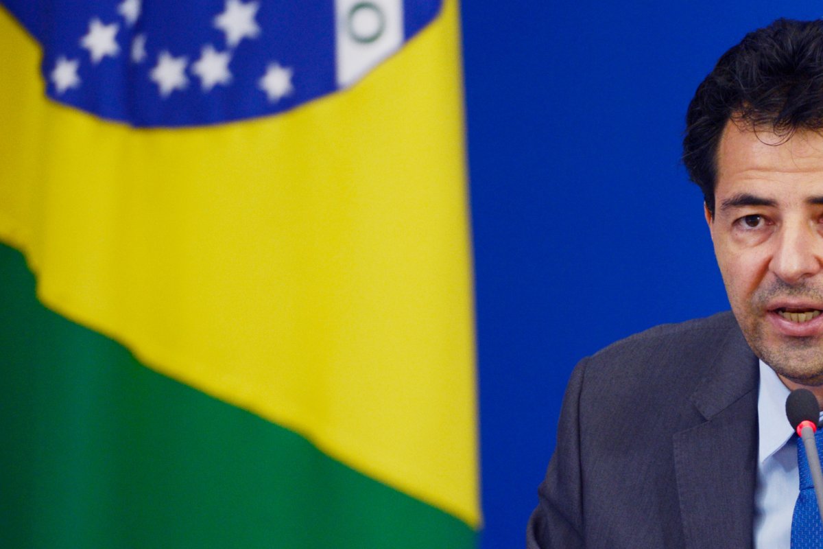 Ministro de Minas e Energia formaliza pedido para incluir Petrobras em lista de estudo para privatização