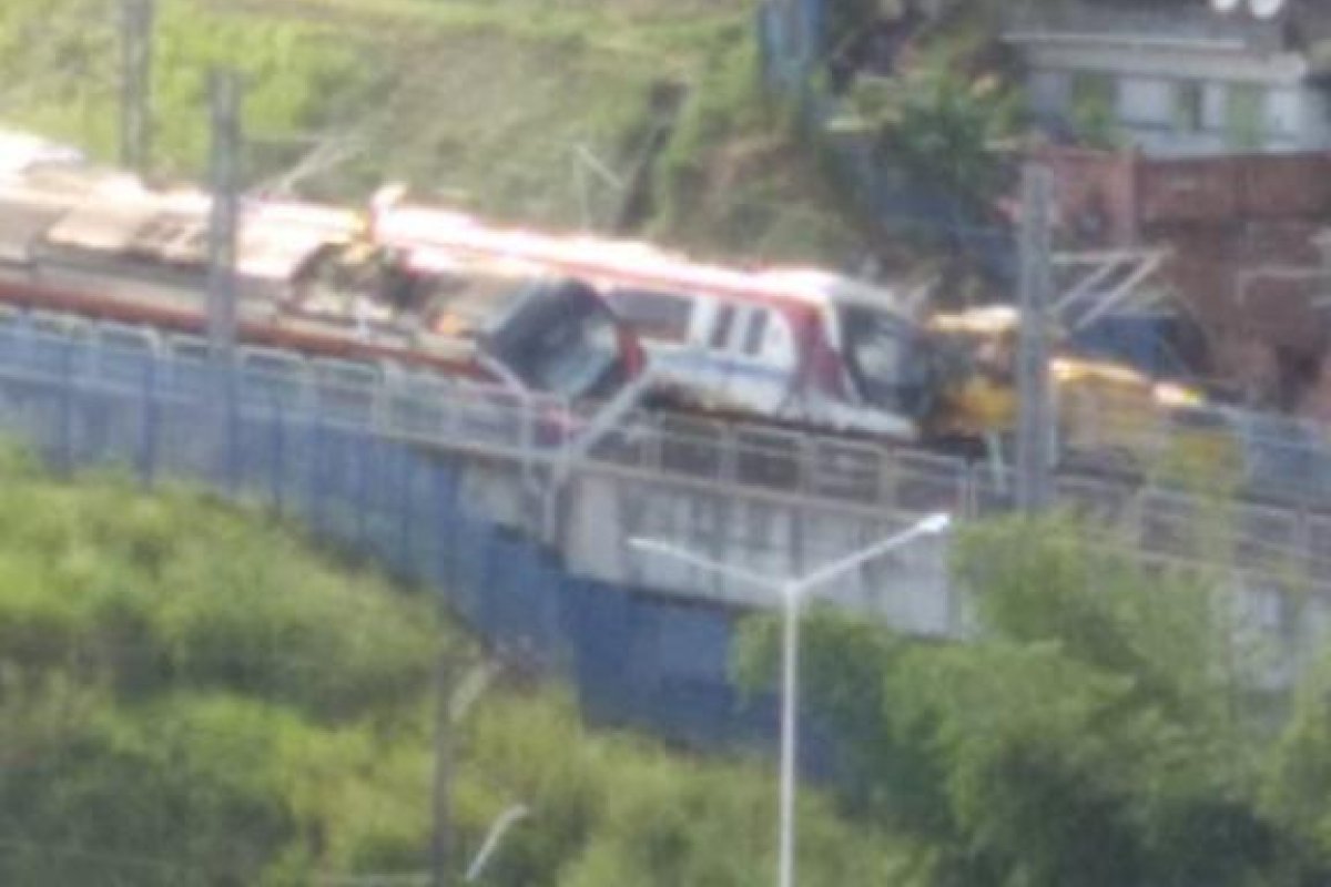 CCR Bahia diz que não houve feridos e explica acidente com trens do metrô