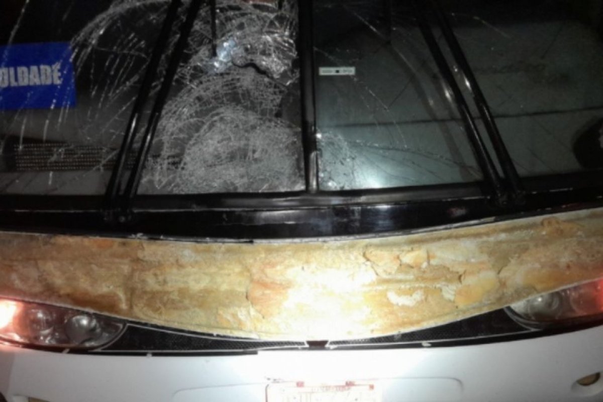 Homem morre após ser atropelado por um ônibus escolar no extremo sul da Bahia