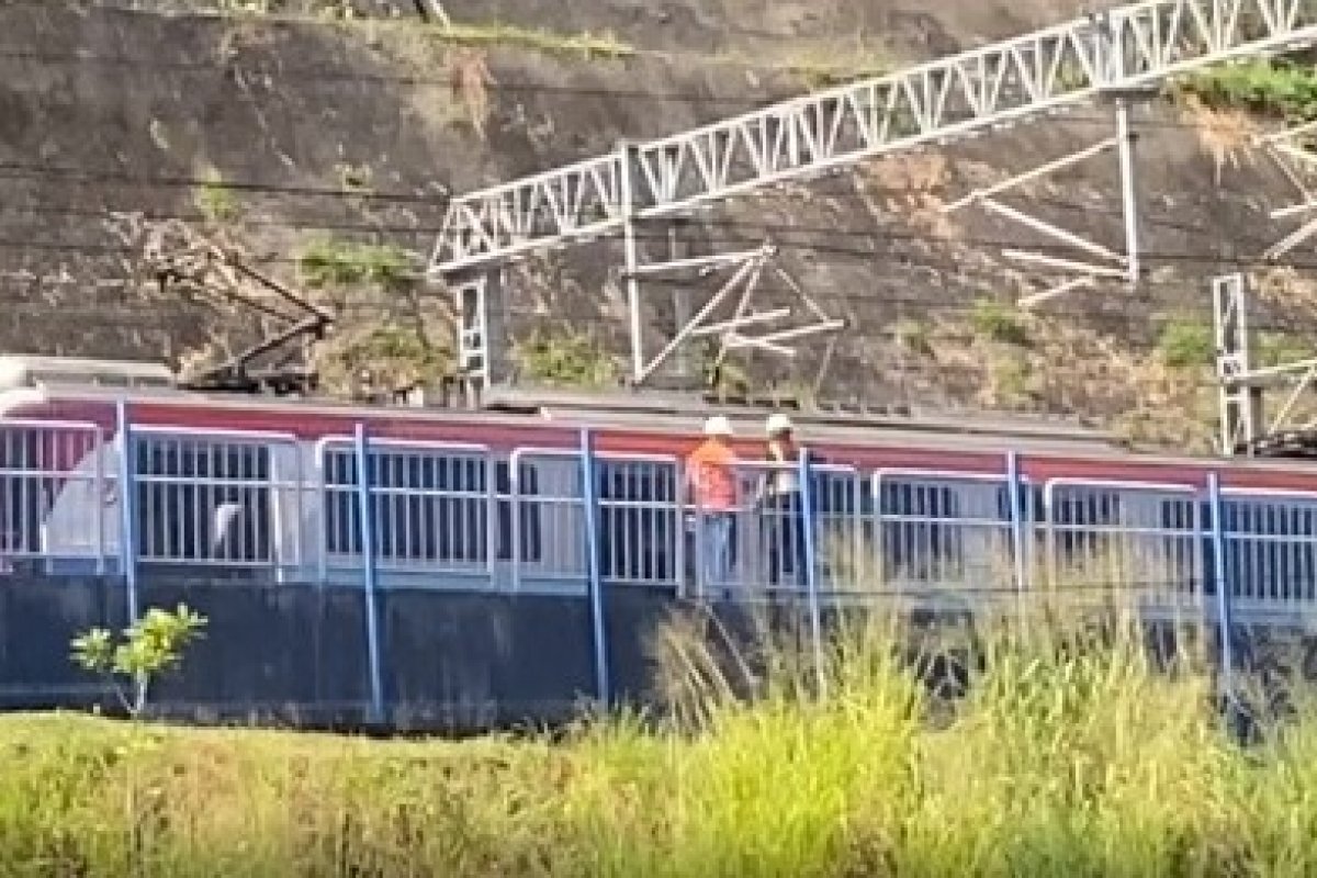 Vídeo: SMS informa que colisão entre trens do metrô de Salvador deixou seis pessoas feridas
