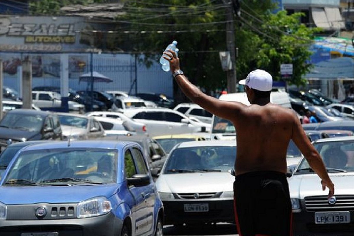Mais da metade dos trabalhadores baianos em 2022 está na informalidade, aponta IBGE