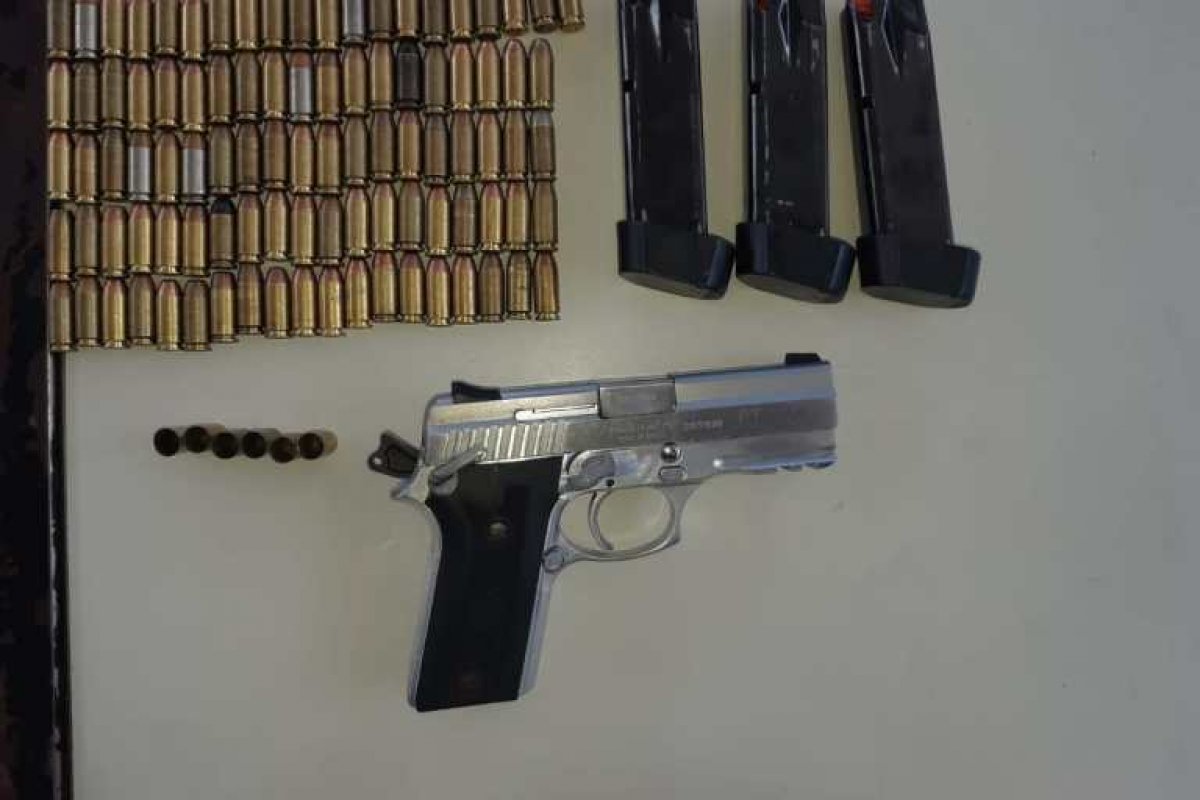 Homem é preso com veículo roubado, arma e munições em rodovia da Bahia