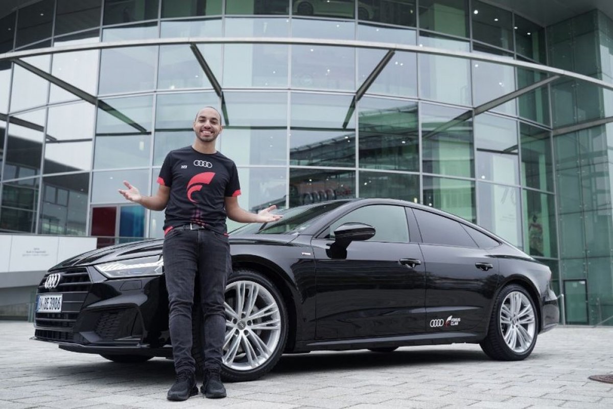 Melhor do mundo da Fifa ganha carro de luxo após assinar contrato com organização